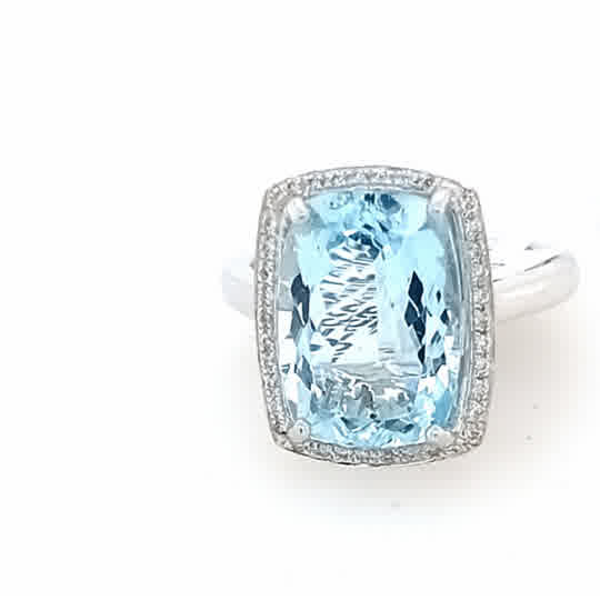 18ct White Gold 5.75ct Aquamarine and Diamond Ring