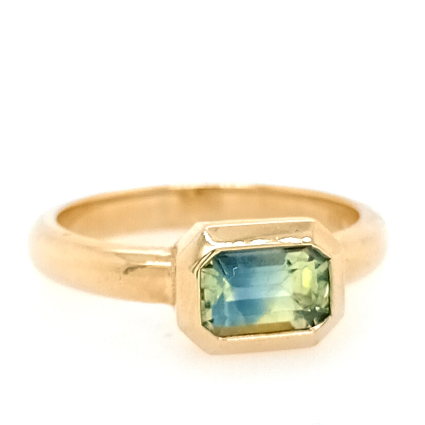 9ct Yellow Gold Madagascan  Sapphire Ring