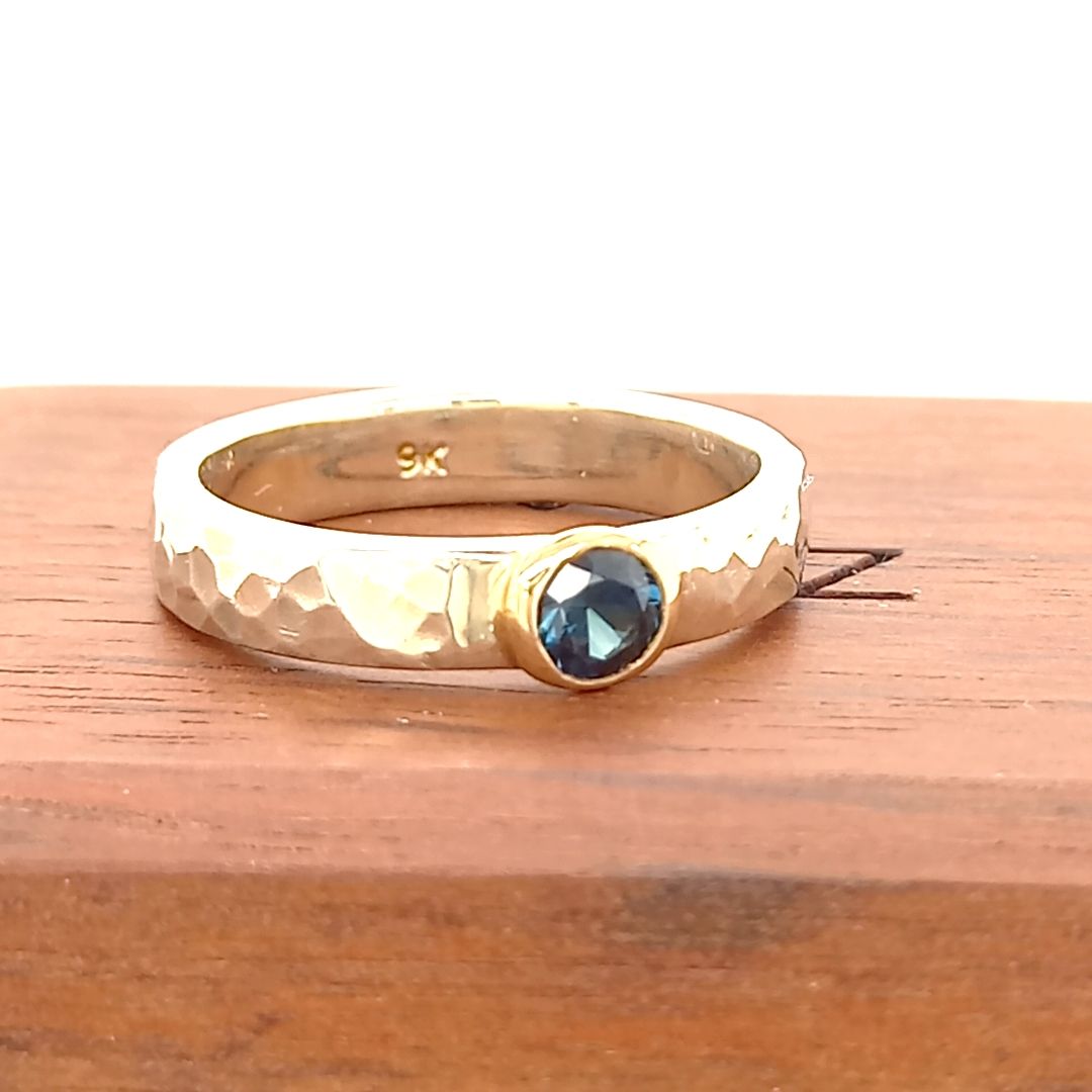 JBD 9ct White and Yellow Gold Madagascar Sapphire Ring