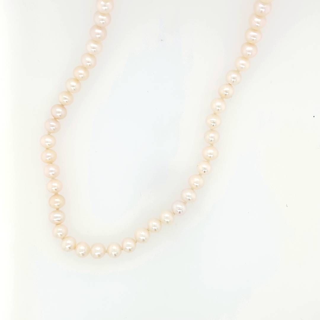 Classic Semi-round White Pearl Strand