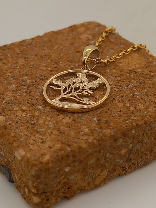 Wanaka Tree Small Round Yellow Gold Pendant and Chain