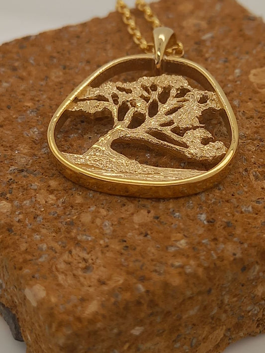 Wanaka Tree Large Oval 9ct Yellow Gold Pendant and Chain