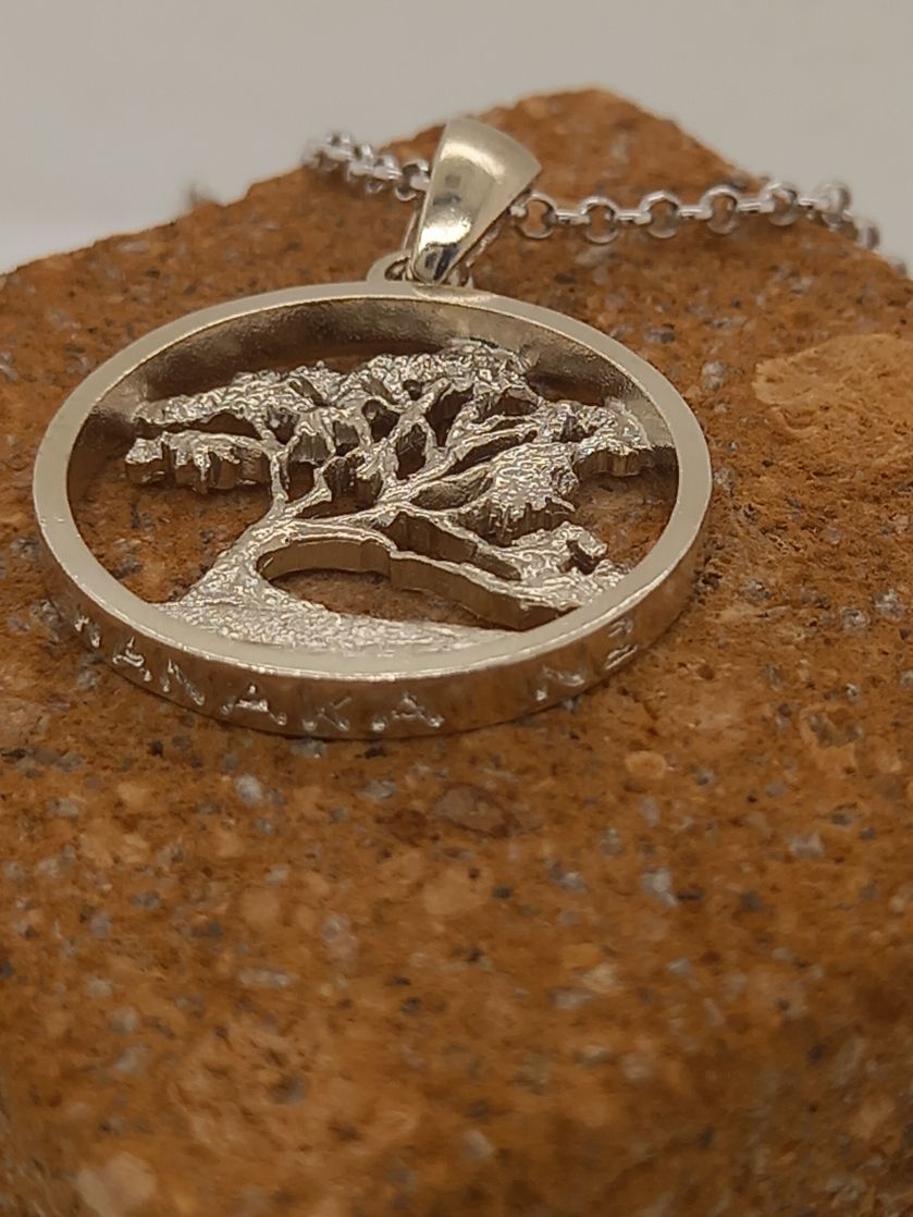 Wanaka Tree Large 9ct Yellow Gold Pendant and Chain